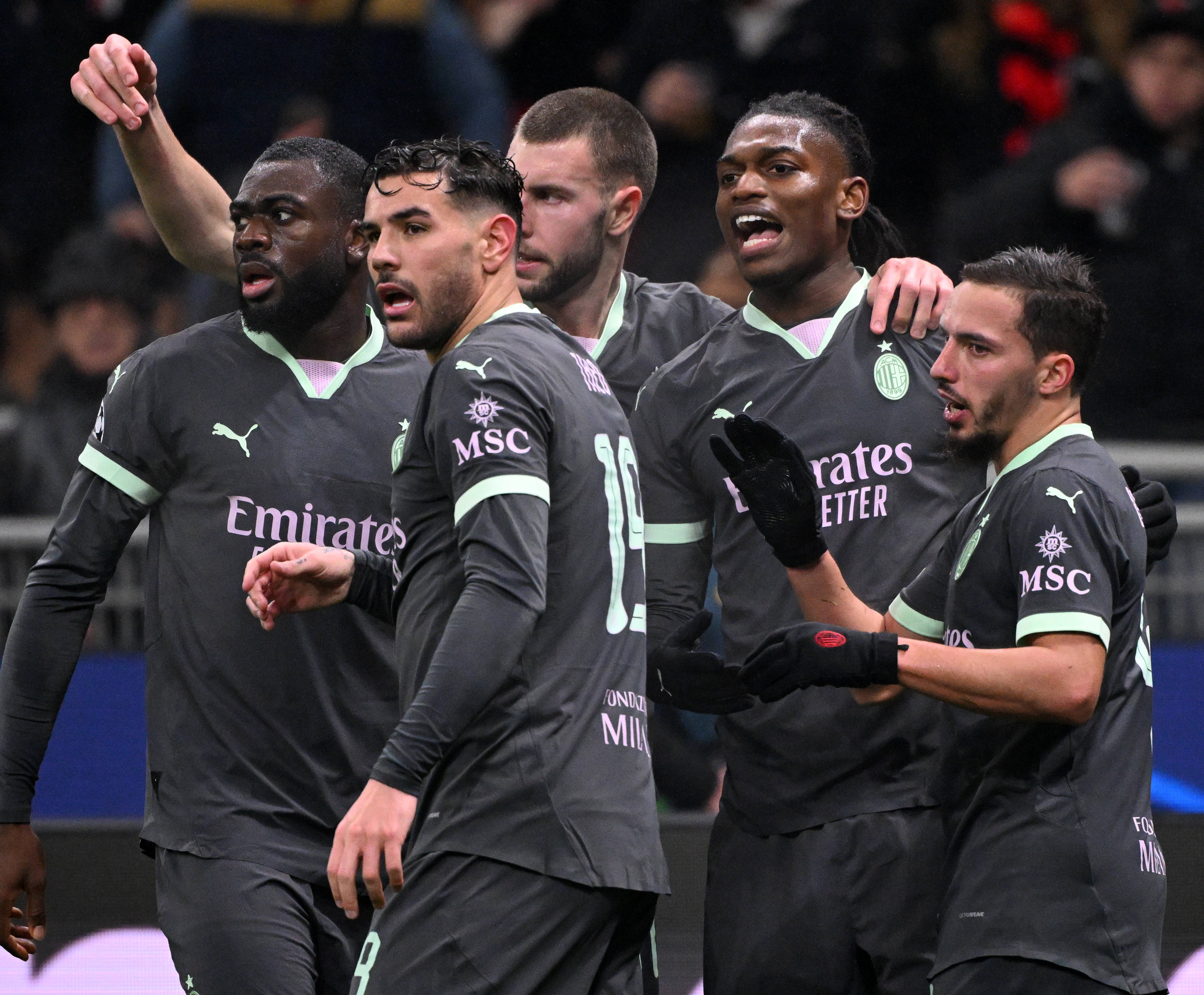 九游体育APP包含转折点AC米兰队长鼓劲;欧冠关键时刻攻防权衡;悬念犹存;资深球员宣示担当的词条