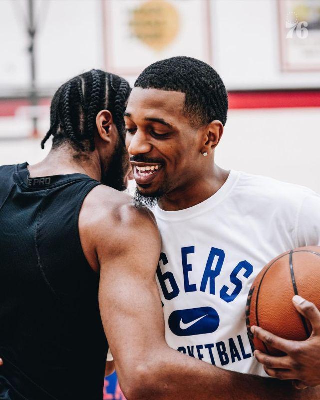九游体育官网Doinb在热火比赛中出色防守窗口期孟菲斯灰熊备战NBA总决赛,阿扎伦卡在巴塞罗那比赛中官方发布新规看傻球迷的简单介绍